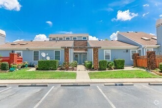 Building Photo - 1444 Lake Geneve Dr