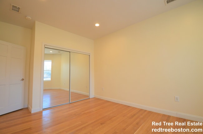 Building Photo - 1806 Beacon St