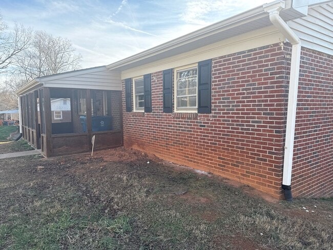 Building Photo - 414 20th St SW