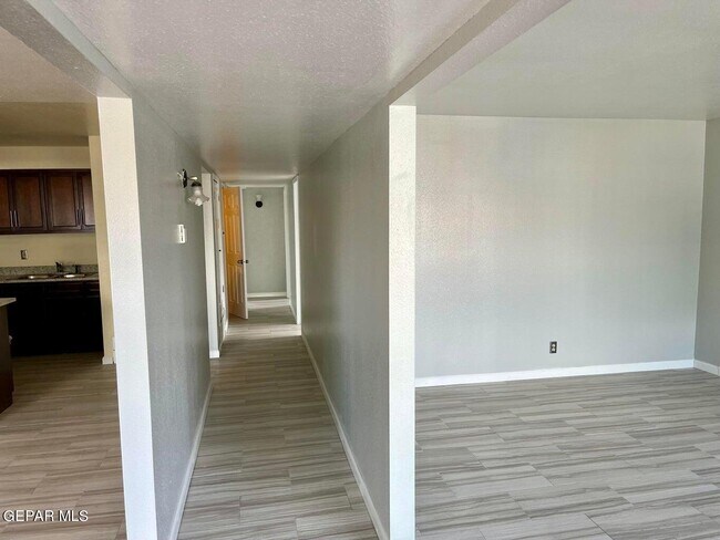 Building Photo - 225 Hadlock St