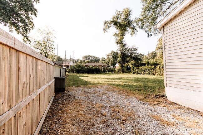 Side - 302 Dukeland Dr