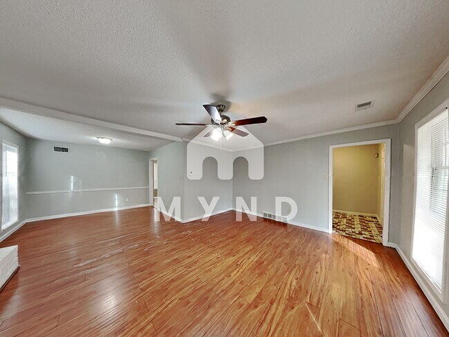 Building Photo - 4387 Northwood Hills Dr