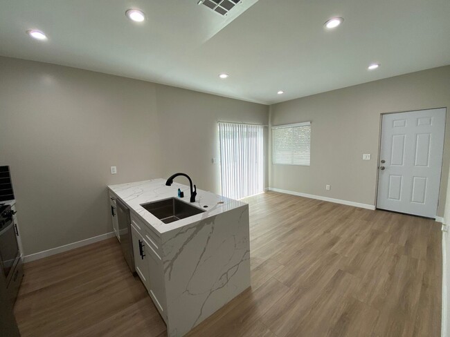 Foto del edificio - 3804-3810 Marron St