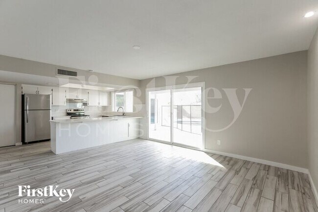 Foto del edificio - 4451 W Sweetwater Ave