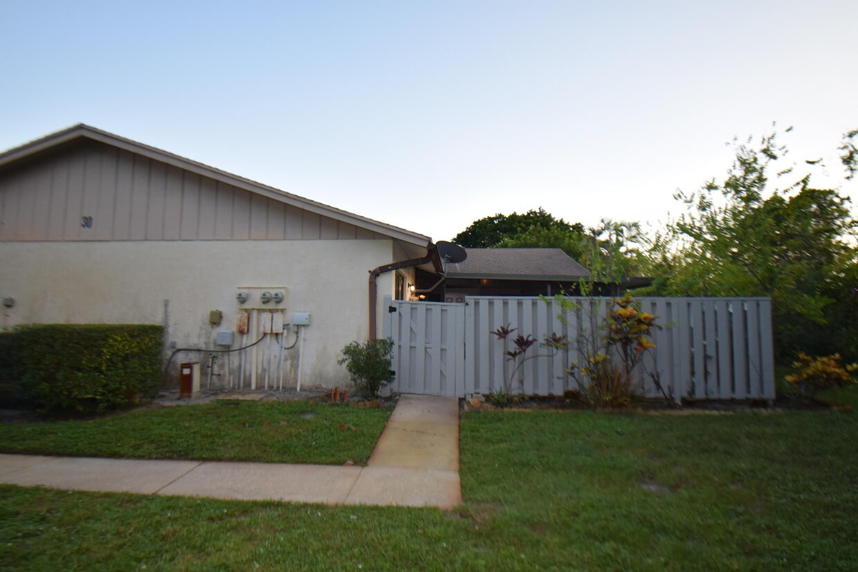 8141 Ambach Way, Hypoluxo, FL 33462 House Rental in Hypoluxo, FL