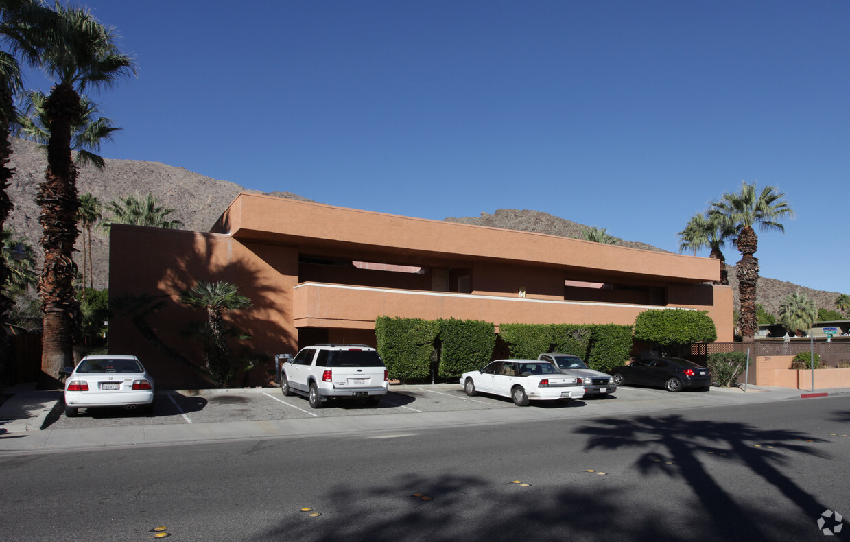 Building Photo - 205 S Belardo Rd