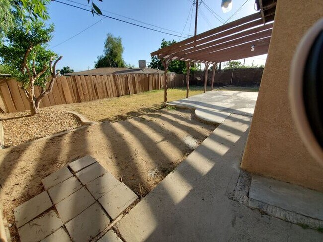 Foto del edificio - Super cute remodel 4 bedrooms 2 bath with ...