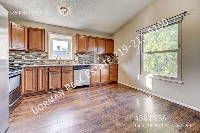 Building Photo - Beautiful tri-level 4 bedroom