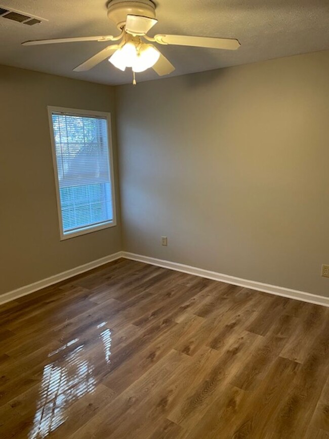 Building Photo - Newly Renovated Longview Court Available Now!