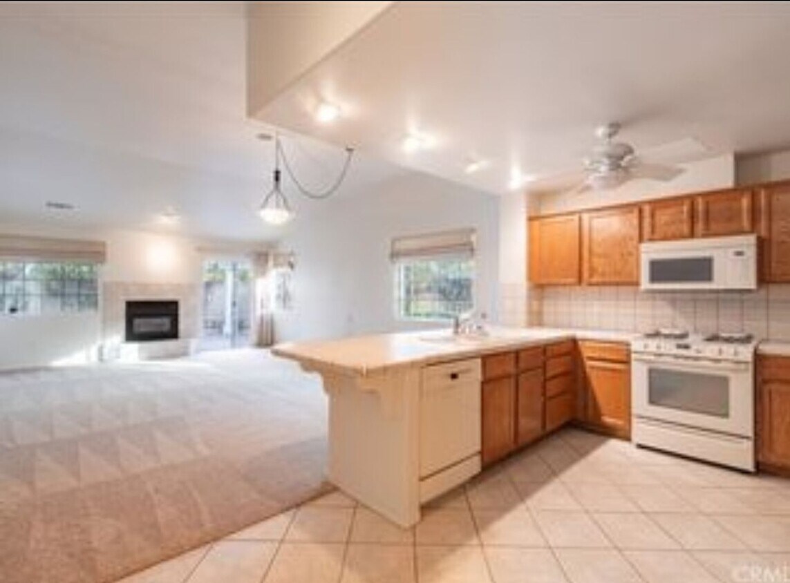 Foto del edificio - 3-bedroom, 2-bath home in Sierra Bonia Sen...