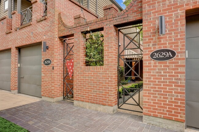 Foto del edificio - 2629 Wroxton Rd