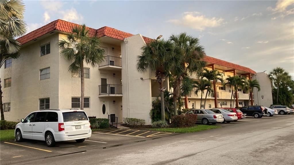 8970 S Hollybrook Blvd Unit 210, Pembroke Pines, FL 33025 Condo for