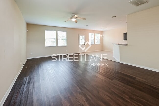 Building Photo - REDUCED!
