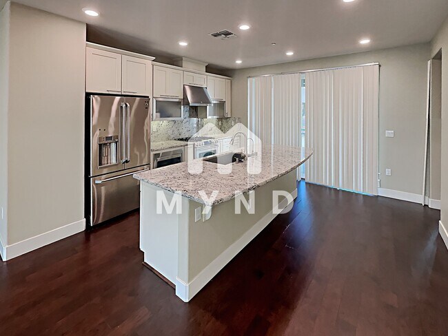 Building Photo - 711 Avenue One Dr