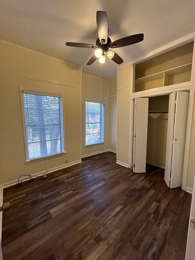 Building Photo - 3 bed/1 bath Duplex