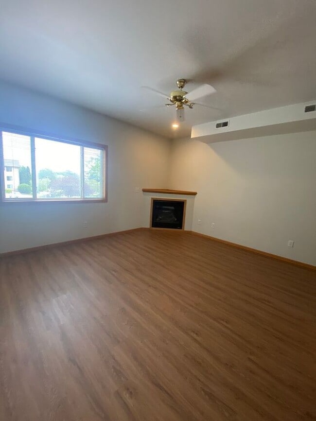 Building Photo - $1,195 | 2 Bedroom, 1 Bathroom Condo | Pet...