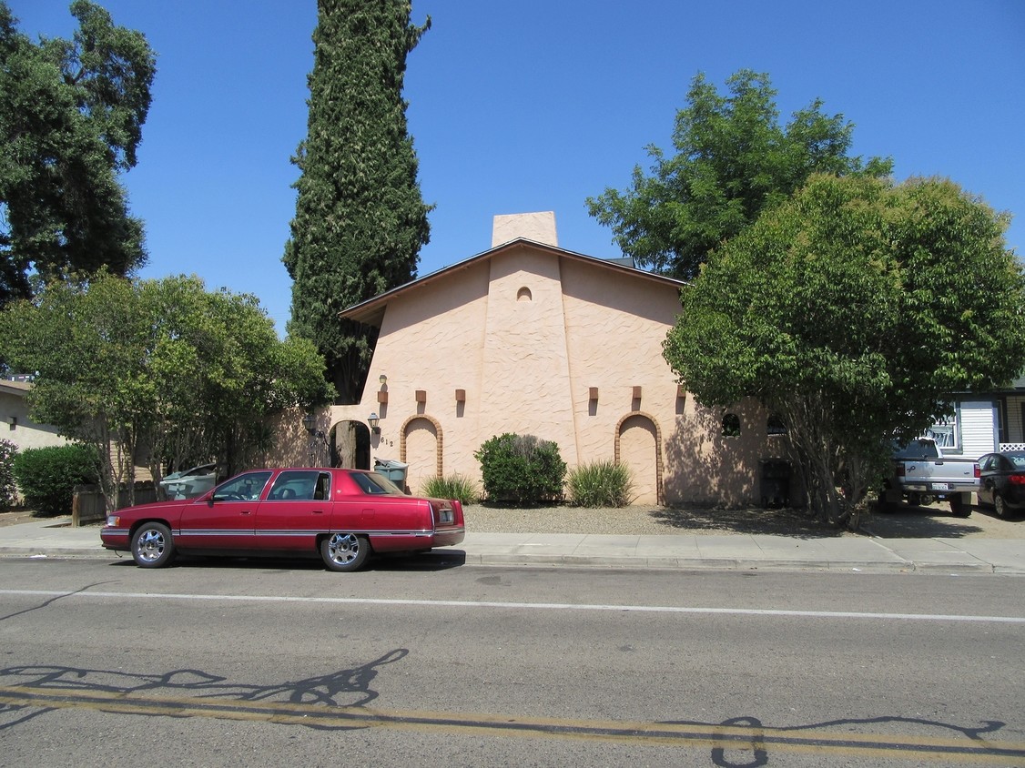 Building Photo - 612 S Church St