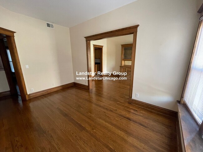 Building Photo - 1763 W Wilson Ave