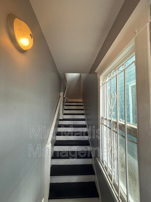 Building Photo - 607 W 44th St