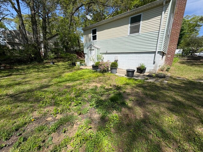 Building Photo - 4 Seawanhaka Ave