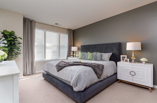 Foto del edificio - One Bedroom Luxury Apartment (Walk Up Building)
