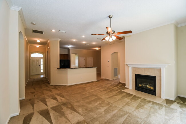 Building Photo - 7068 Rapid River Dr W