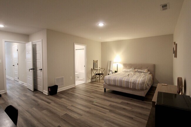 Building Photo - New construction 4 bed 3.5 bath townhome!