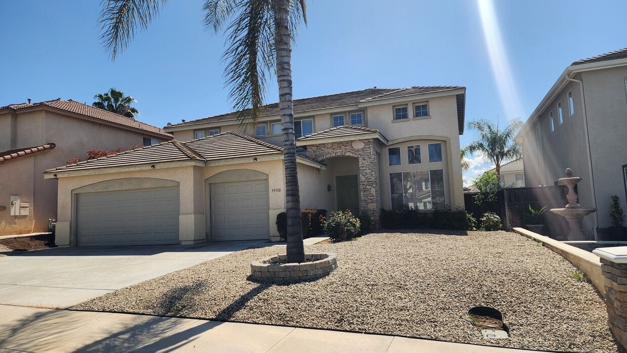 Primary Photo - Gorgeous 5 Bedroom w/ Downstairs bedroom! ...