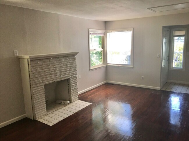Foto del edificio - Remodeled Licton Springs Home with Huge Yard