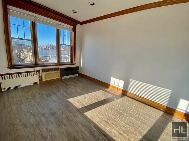 Building Photo - 106 8TH AVENUE 4R