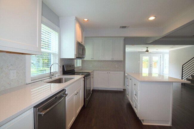 Building Photo - 7513 Carriage Dr