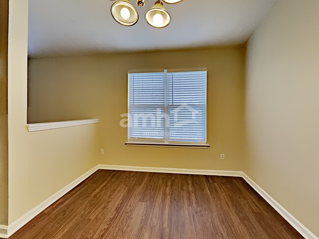 Building Photo - 634 Mable Dr