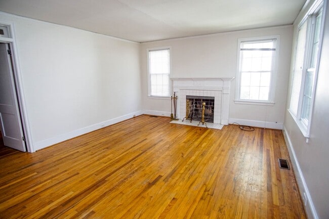 Building Photo - 4120-4120 Cassina Rd