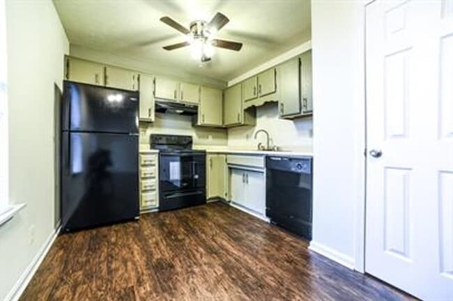 Mt. Washington Square - Mt. Washington Square Apartment