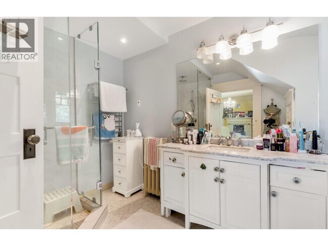 Photo du bâtiment - 1670 W 49th Ave