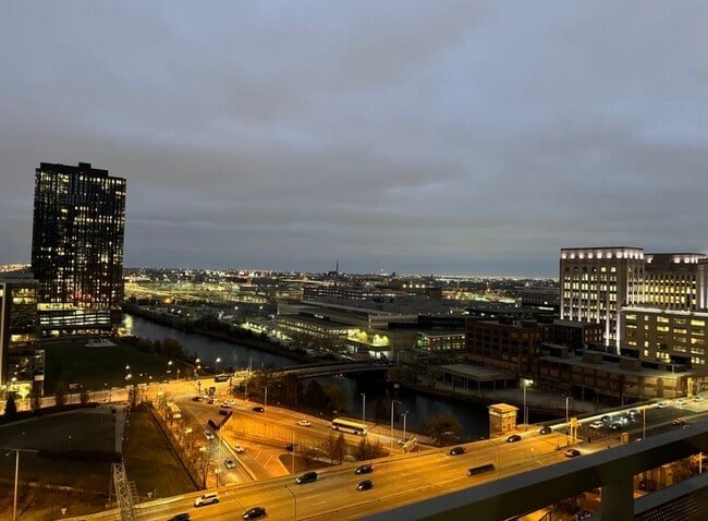 Building Photo - 235 W Van Buren St