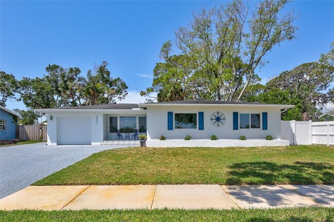 Foto del edificio - 4321 Sunrise Dr S