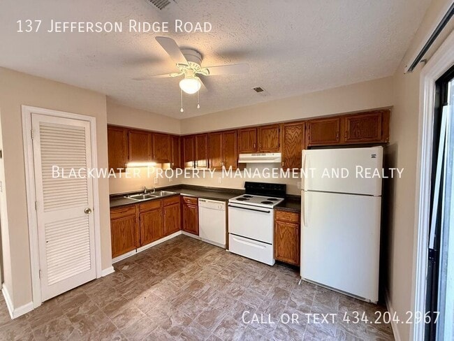 Building Photo - 137 Jefferson Ridge Rd