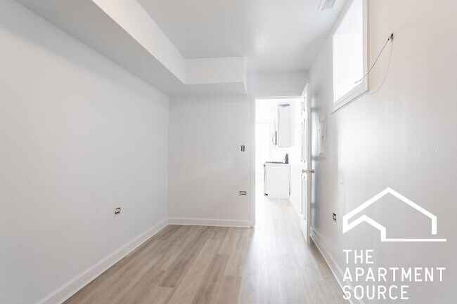 Foto del edificio - 3216 W Augusta Blvd