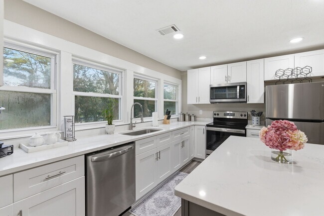 Building Photo - 5357 Sycamore Rd