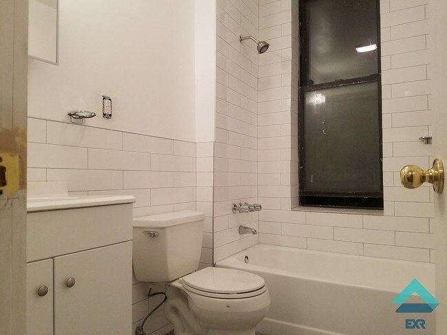 Building Photo - 2042 Eastern Pky