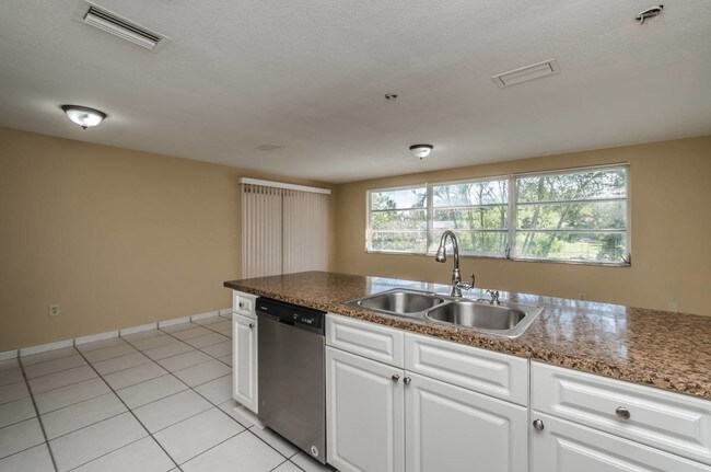 Foto del edificio - 7400 Cherry Laurel Dr