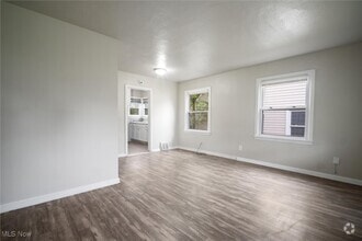 Building Photo - 5337 Hollywood Ave