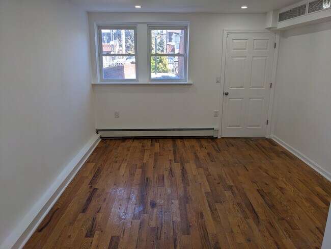 Foto del edificio - 668 E 95th St