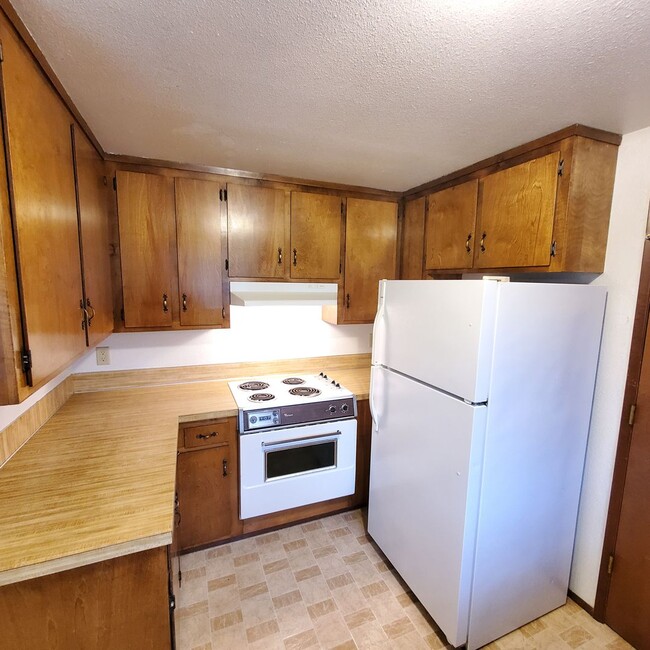 Building Photo - Madrona Way Duplex