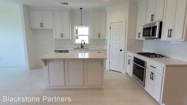 Building Photo - 4 br, 3 bath House - 14417 Caroline Way