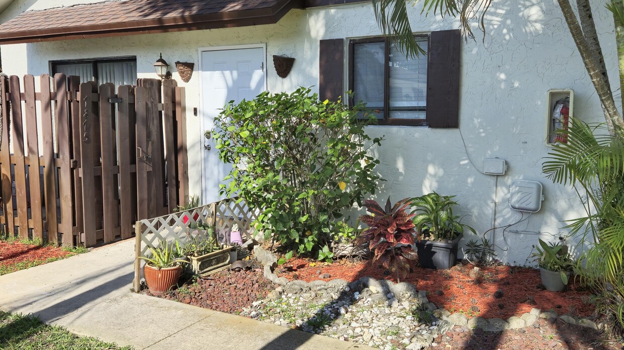 Foto principal - 7875 Tam Oshanter Blvd