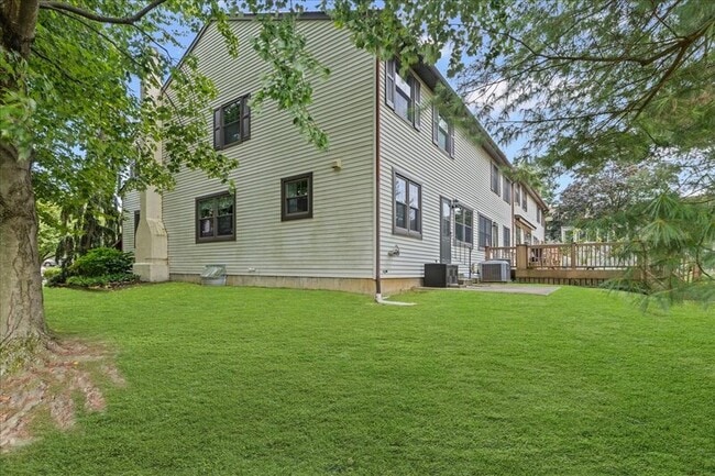 Building Photo - 100 Greensward Ln
