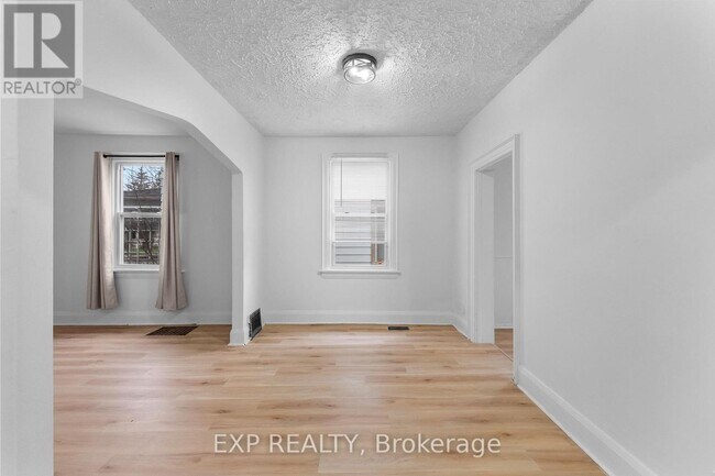 Photo du bâtiment - 6367 High St