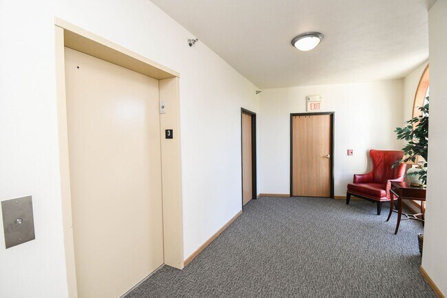 Foto del edificio - 7434 S Louise Ave